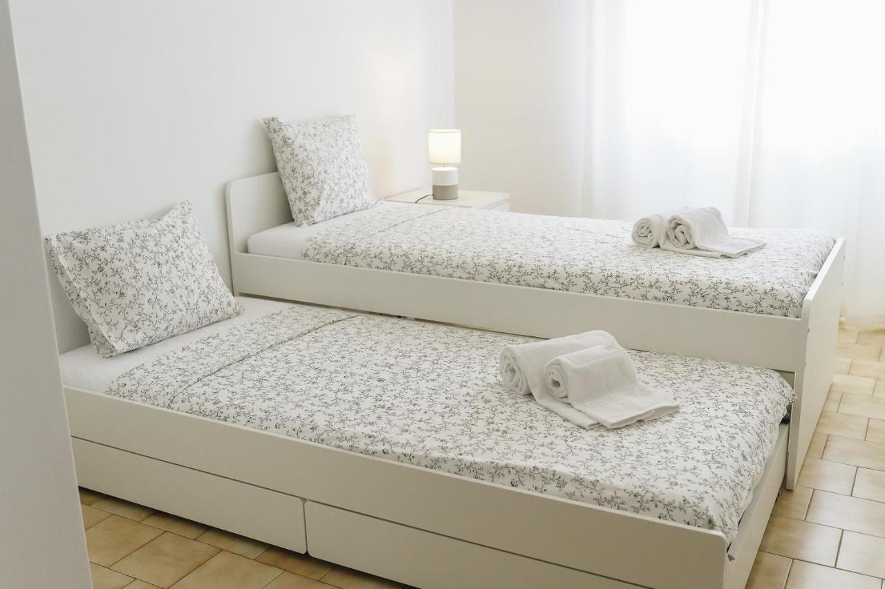 Appartamento Host Wise - Sweet & Sunny Flat - Ace Location Quarteira Esterno foto
