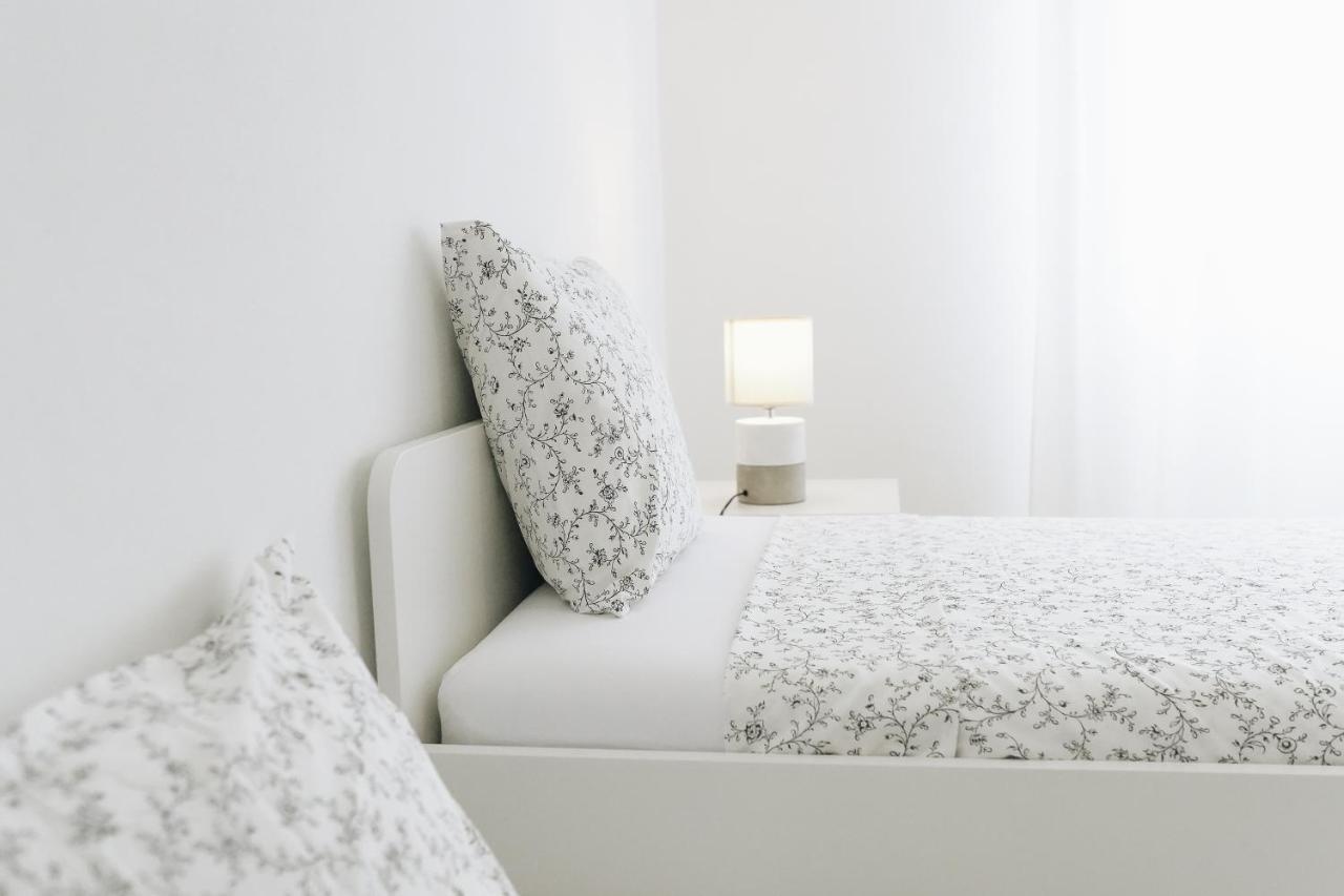 Appartamento Host Wise - Sweet & Sunny Flat - Ace Location Quarteira Esterno foto