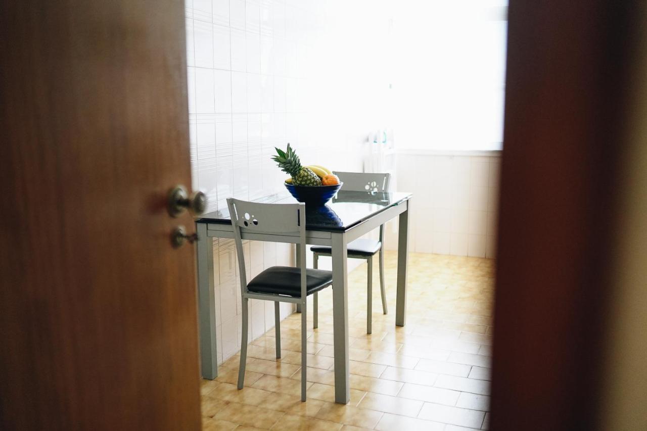 Appartamento Host Wise - Sweet & Sunny Flat - Ace Location Quarteira Esterno foto