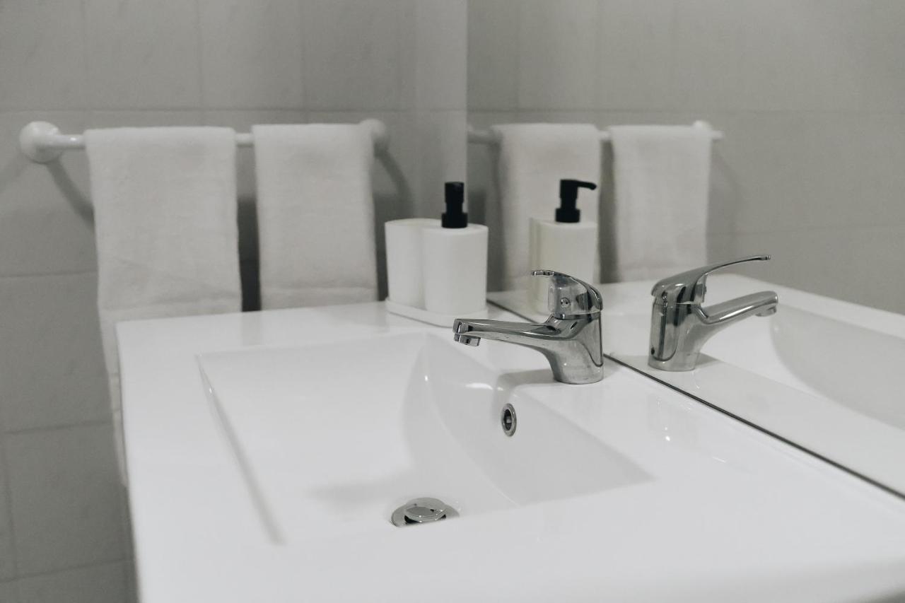 Appartamento Host Wise - Sweet & Sunny Flat - Ace Location Quarteira Esterno foto
